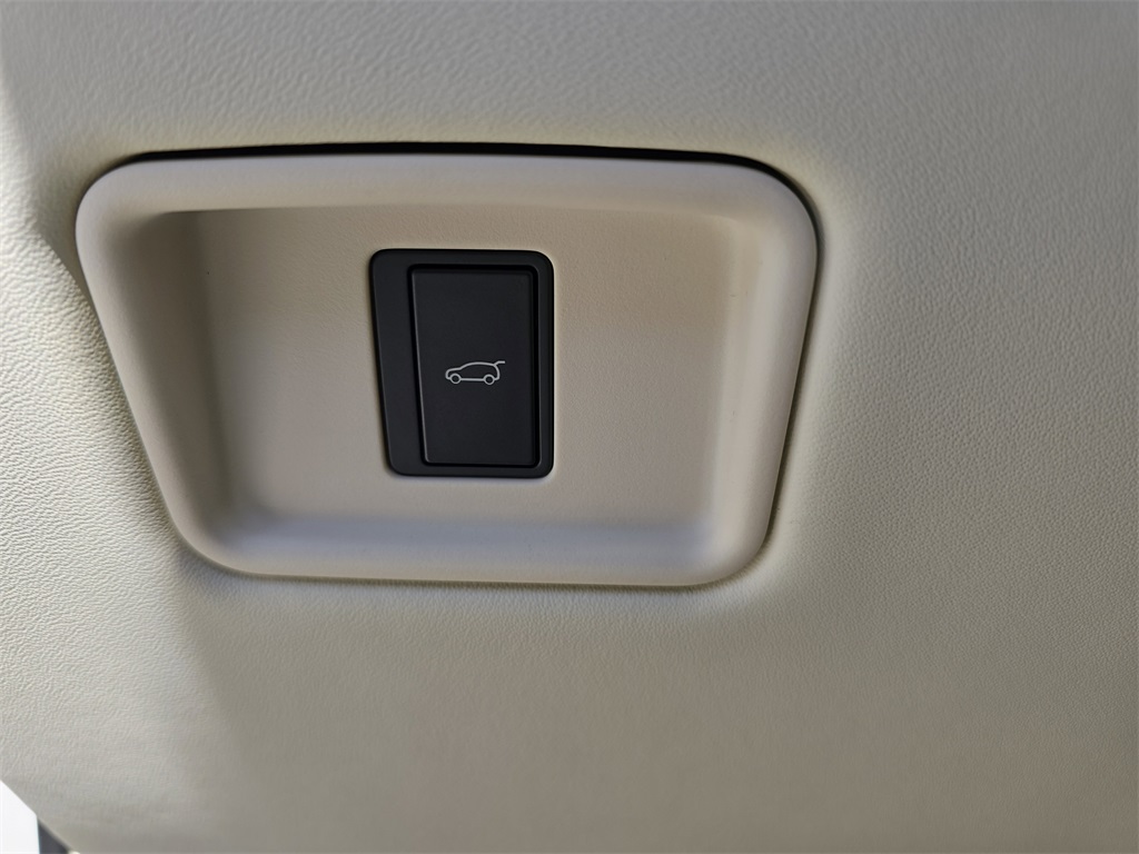 2025 Land Rover Range Rover SV photo 21