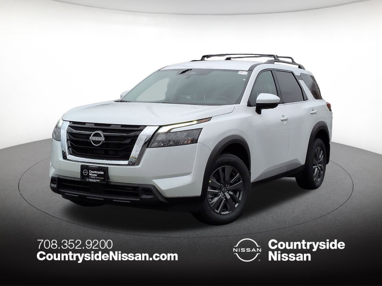 2025 Nissan Pathfinder SV's photo