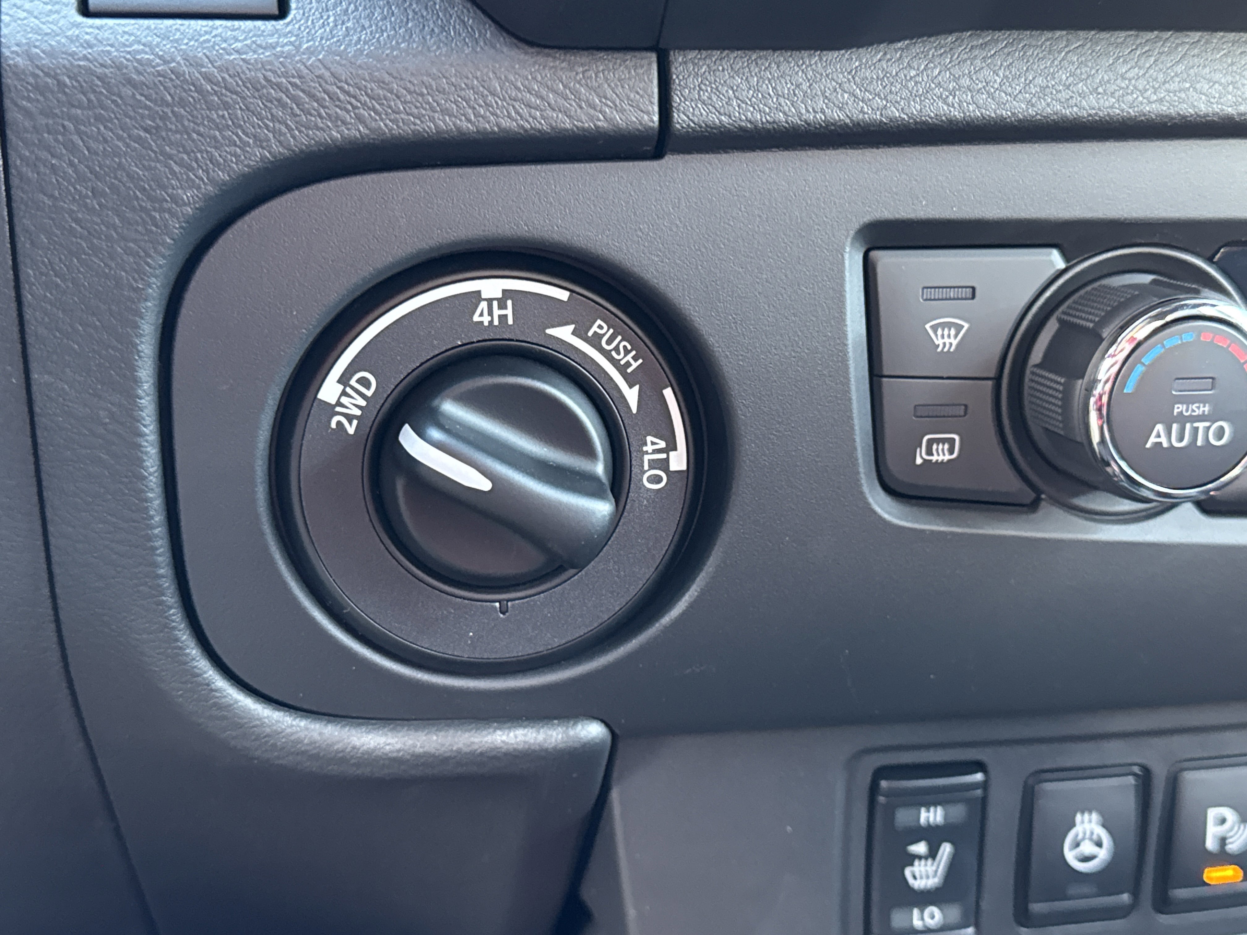 2026 Nissan Frontier PRO-4X photo 3