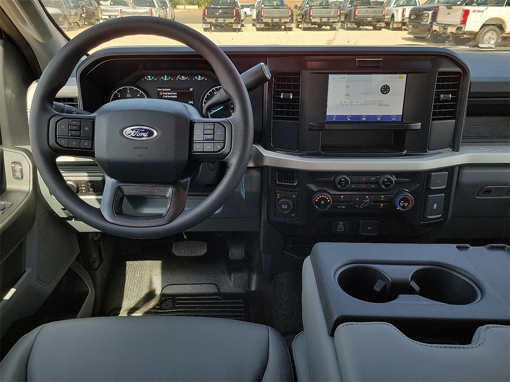 2025 Ford F-350 photo 16