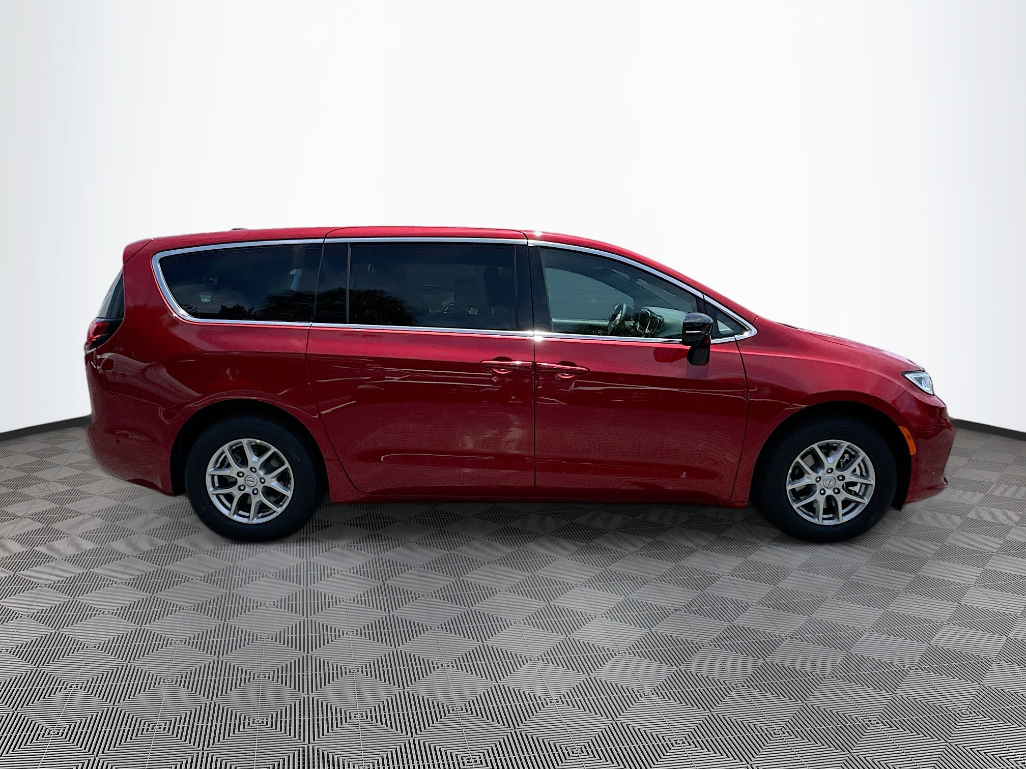 2025 Chrysler Pacifica photo 3