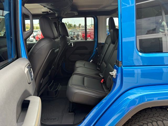 2025 Jeep Wrangler Sahara photo 20