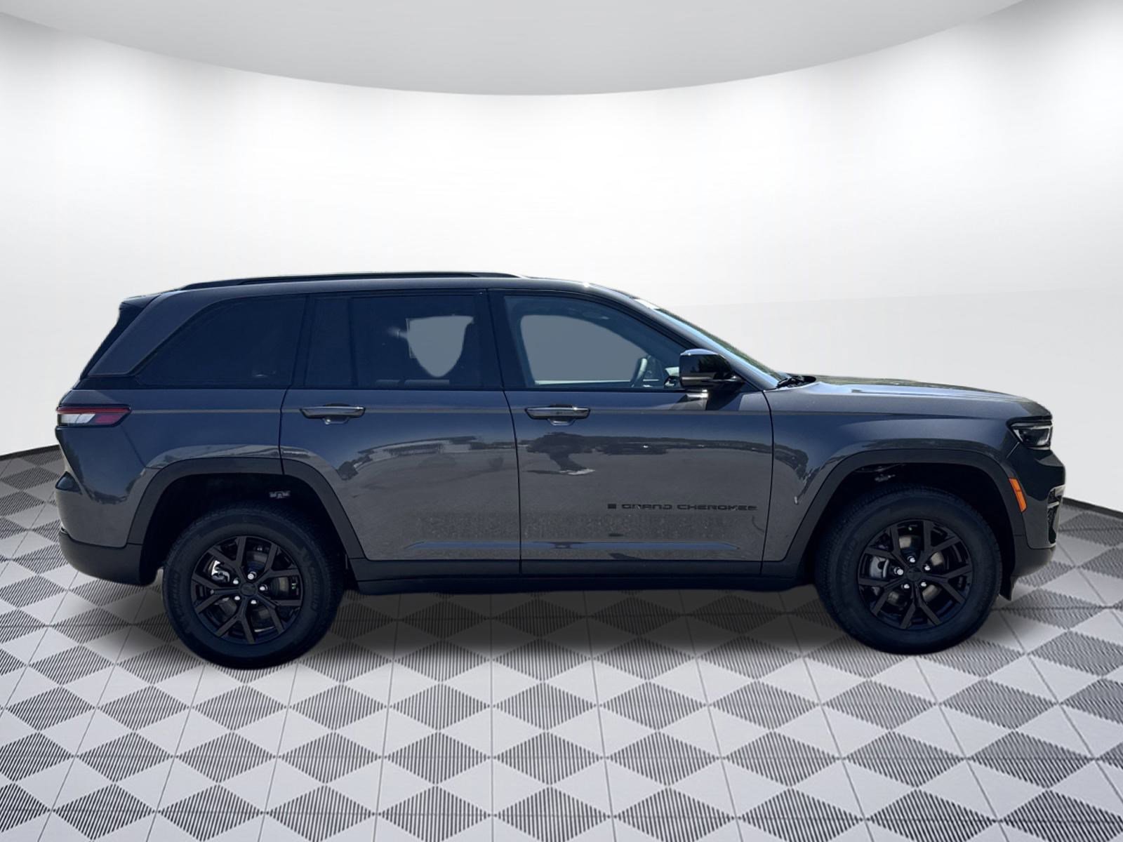 2025 Jeep Grand Cherokee Altitude X photo 2