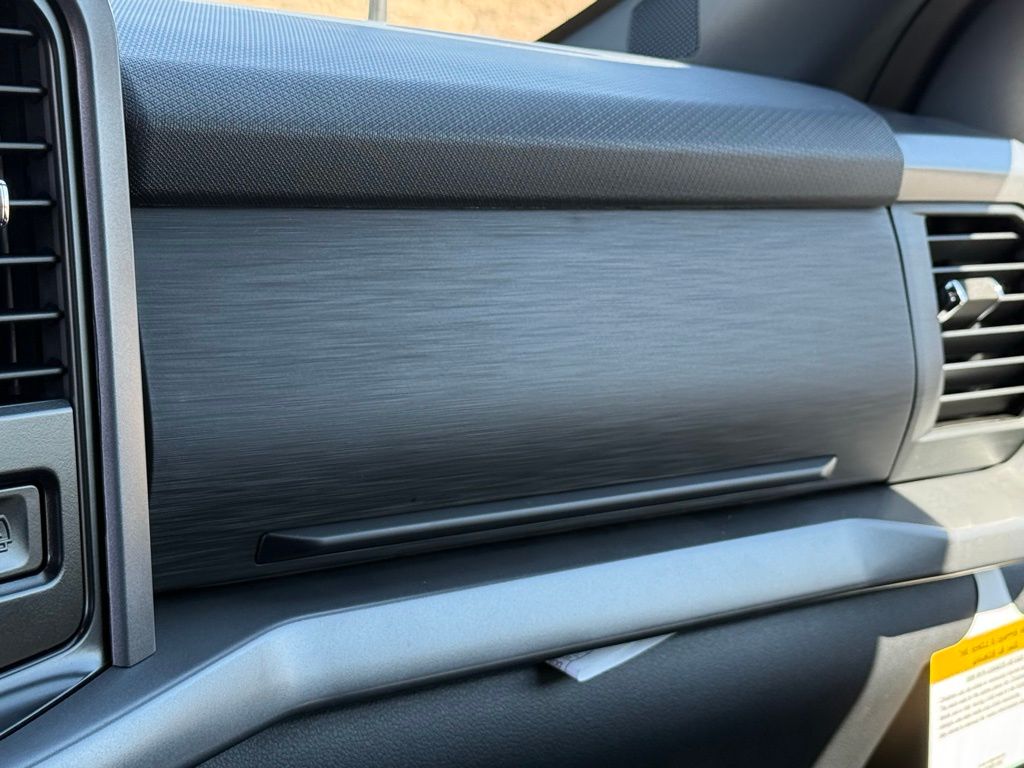 2025 Ford F-150 XLT photo 9