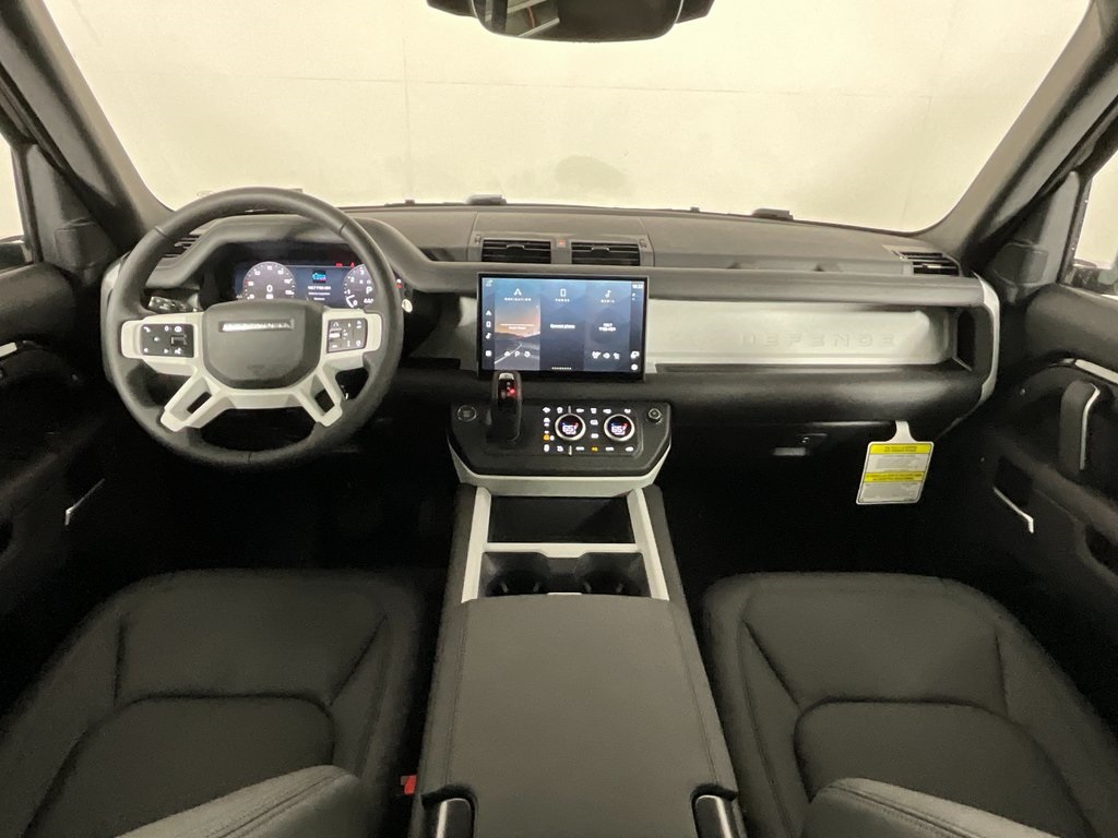 2025 Land Rover Defender 110 X-Dynamic SE photo 4