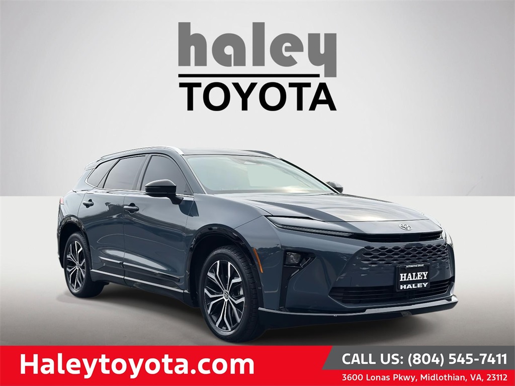 2025 Toyota Crown Signia XLE's photo