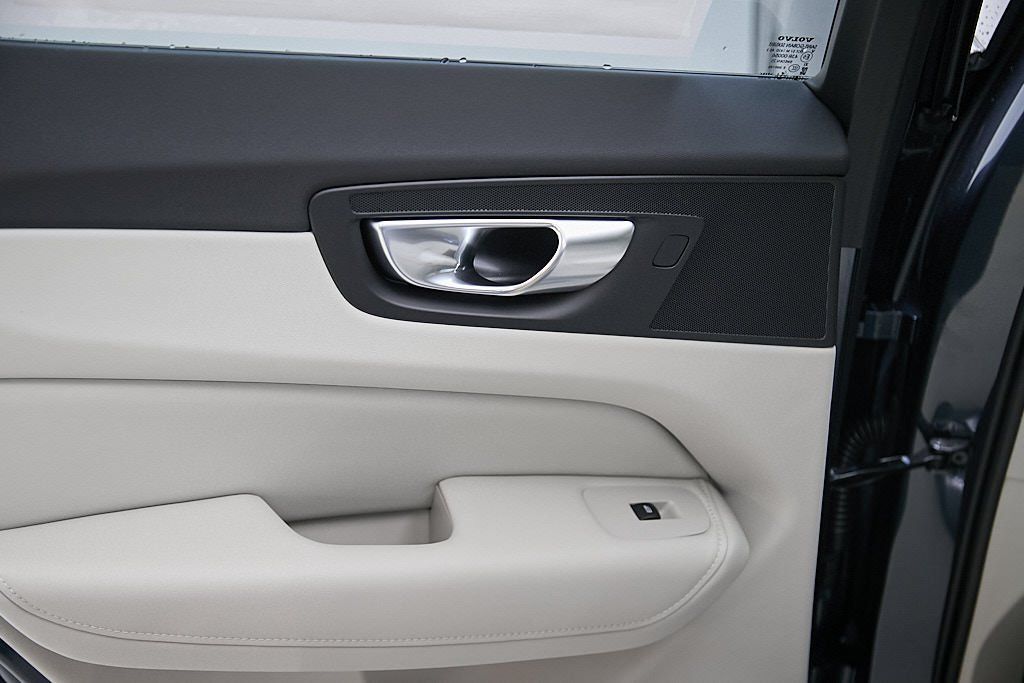 2026 VOLVO XC60 - Image 16