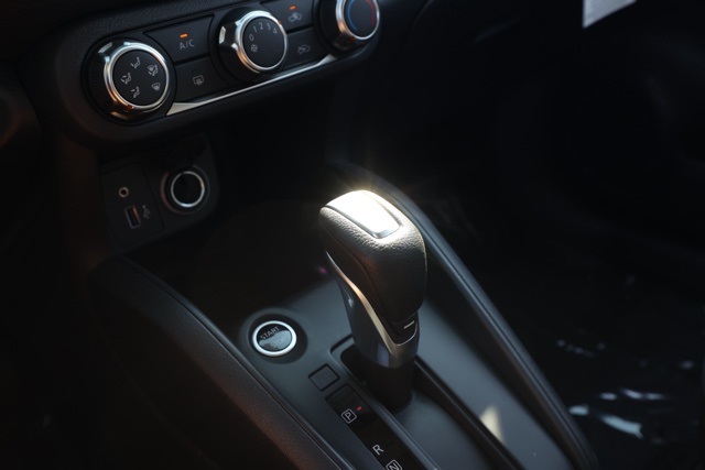 2025 Nissan Kicks Play S photo 29