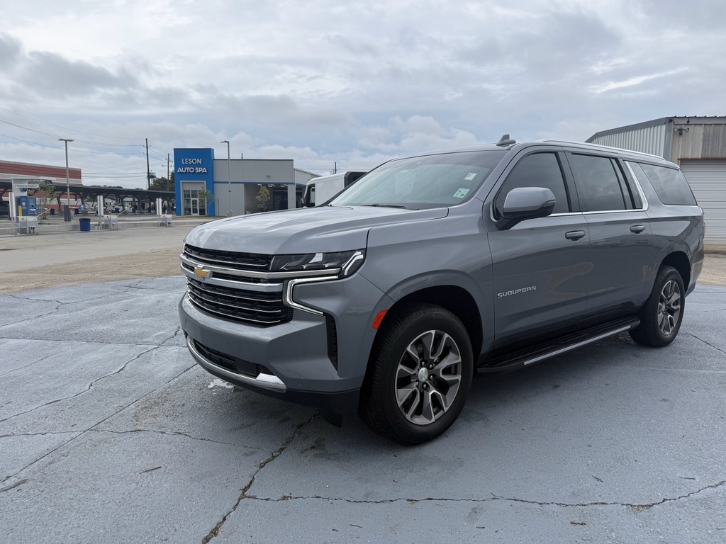 2022 Chevrolet Suburban LT's photo