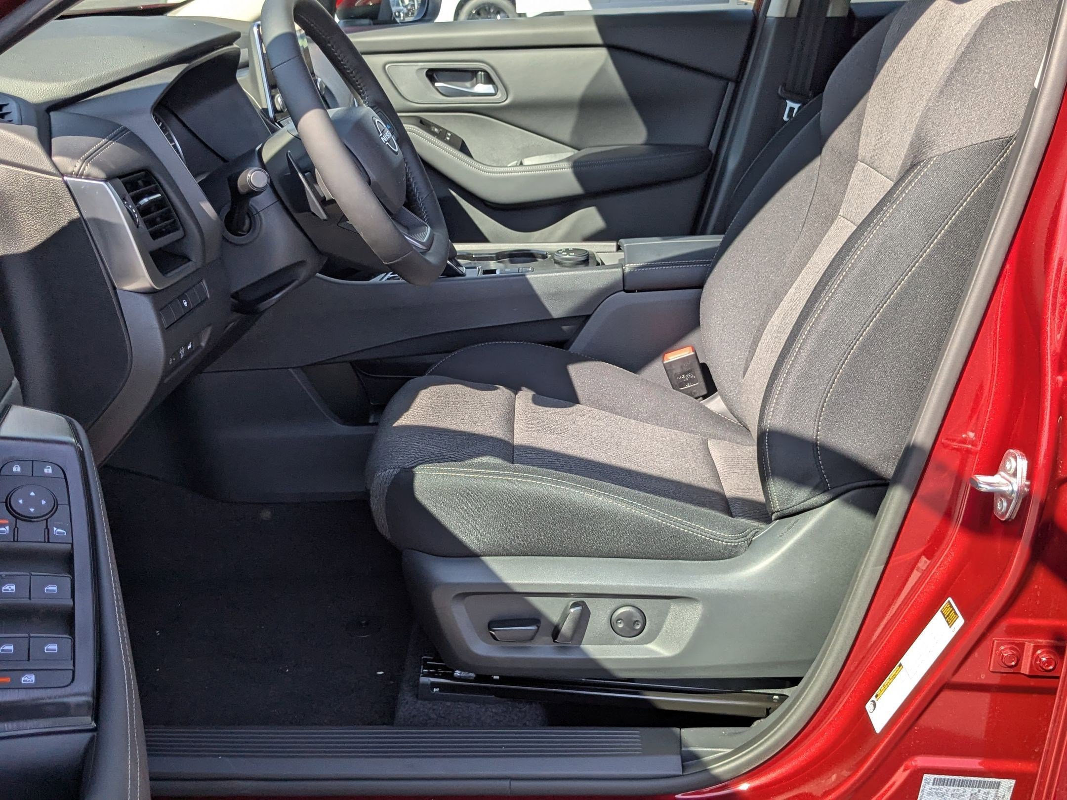 2026 Nissan Rogue SV photo 9
