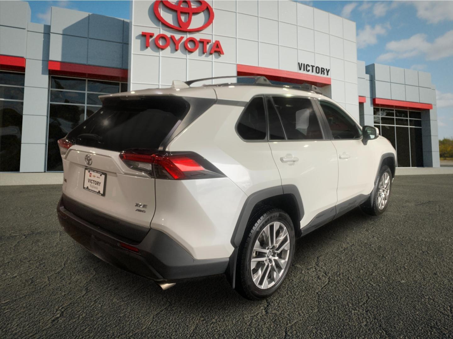2023 Toyota RAV4 XLE Premium photo 2