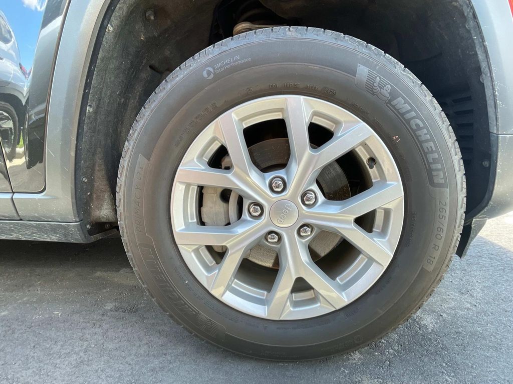 2023 Jeep Grand Cherokee Limited photo 4