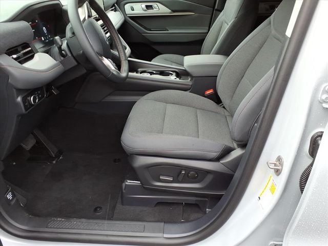 2025 Ford Explorer photo 11