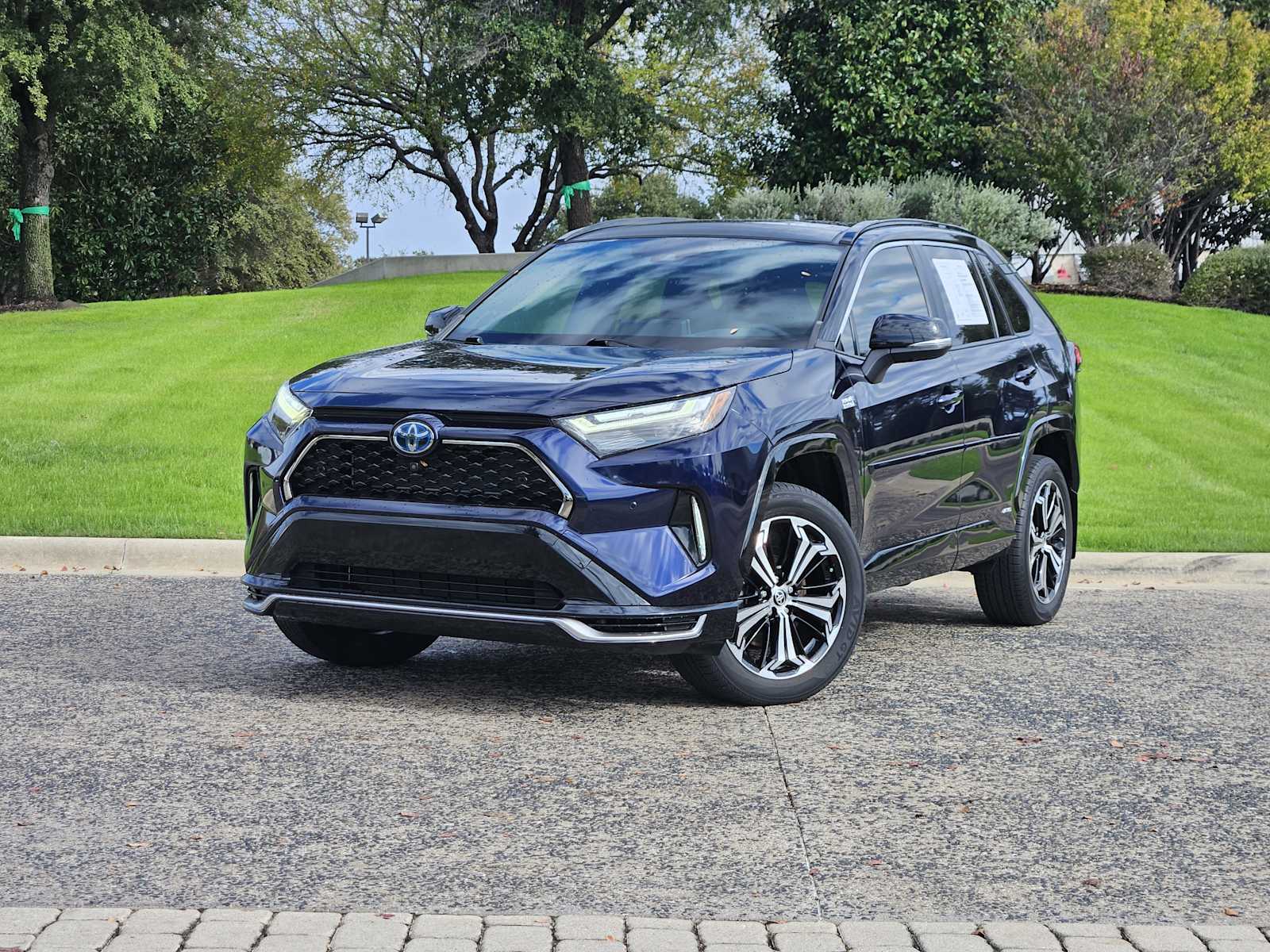 2022 Toyota RAV4 XSE's photo