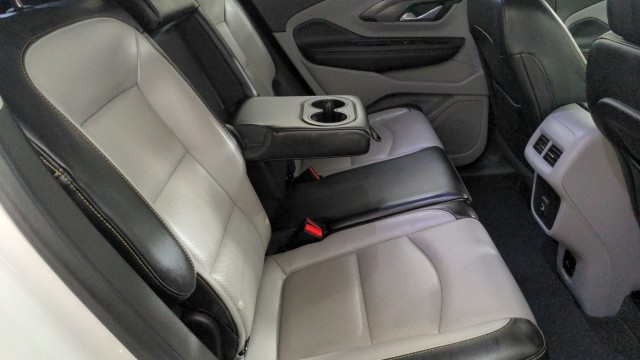 Used 2020  GMC SLT image 32