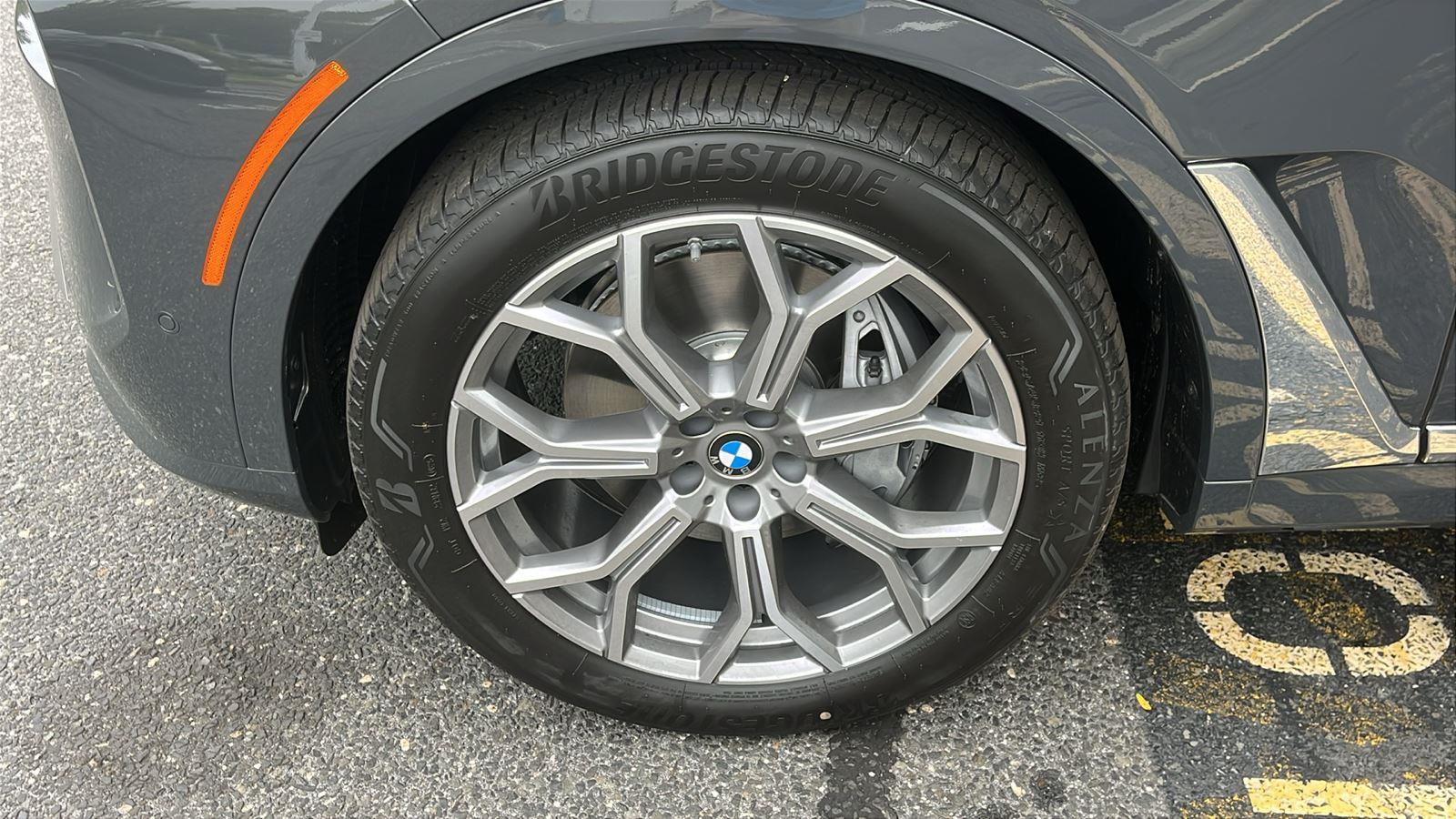 New 2026 Dravit Grey Metallic BMW xDrive40i image 9