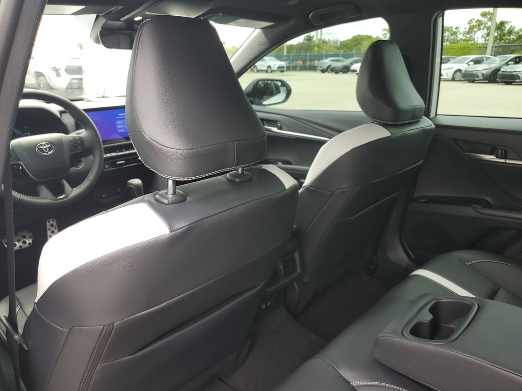 2025 Toyota Camry SE photo 14