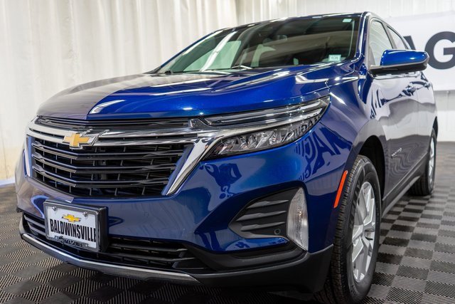 2022 Chevrolet Equinox LT photo 2