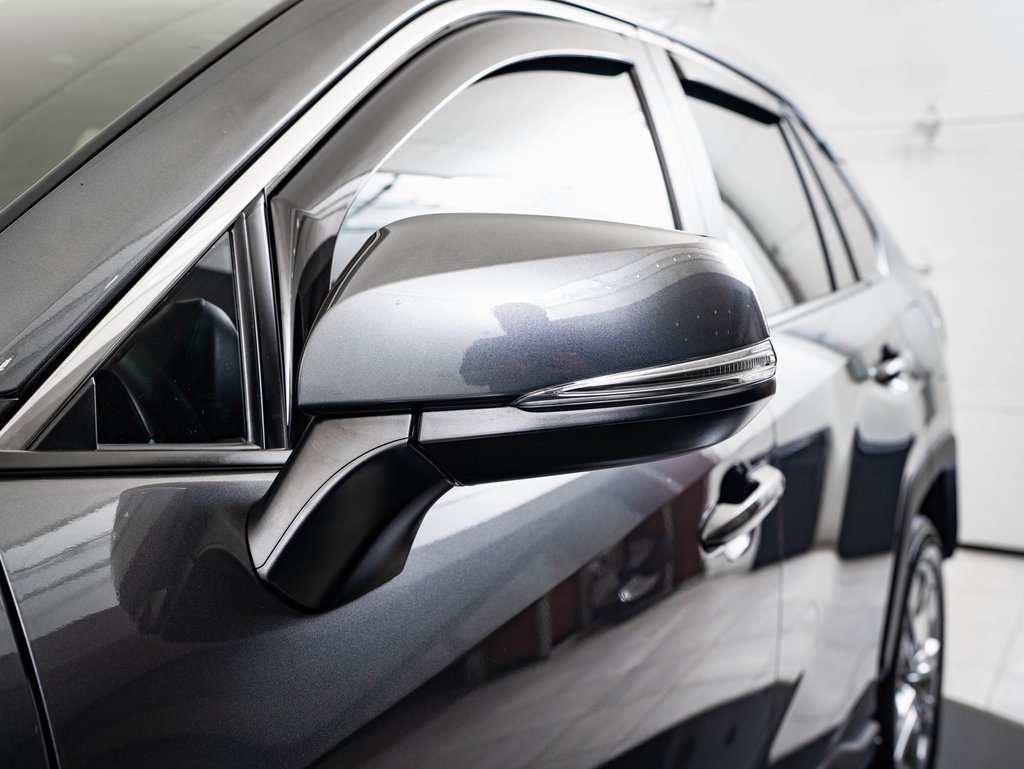 2025 Toyota RAV4 XLE Premium photo 15