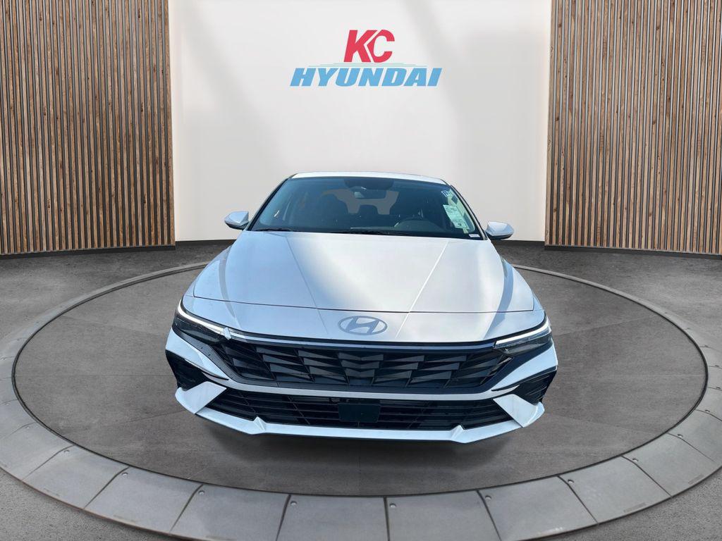2025 Hyundai Elantra SEL Convenience photo 2