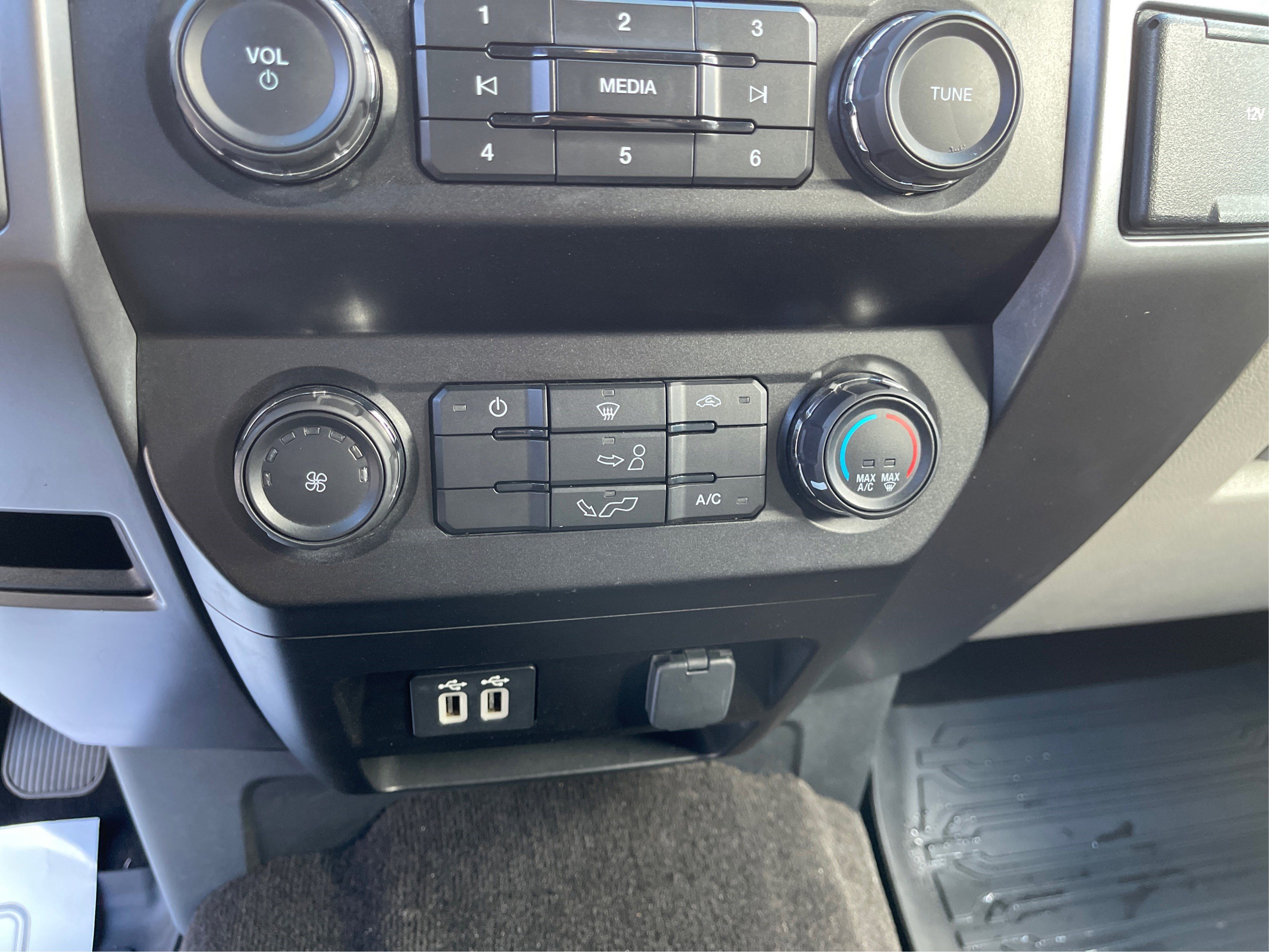 2020 Ford F-150 XLT photo 18