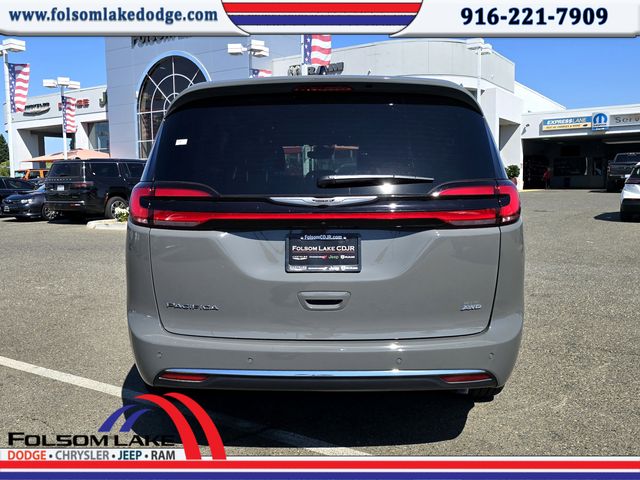 2025 Chrysler Pacifica photo 5