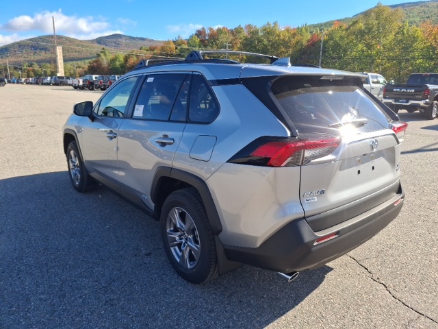 2025 Toyota RAV4 Hybrid XLE photo 2