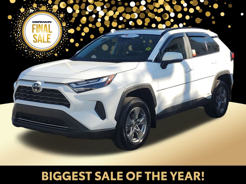 2025 Toyota RAV4 XLE's photo