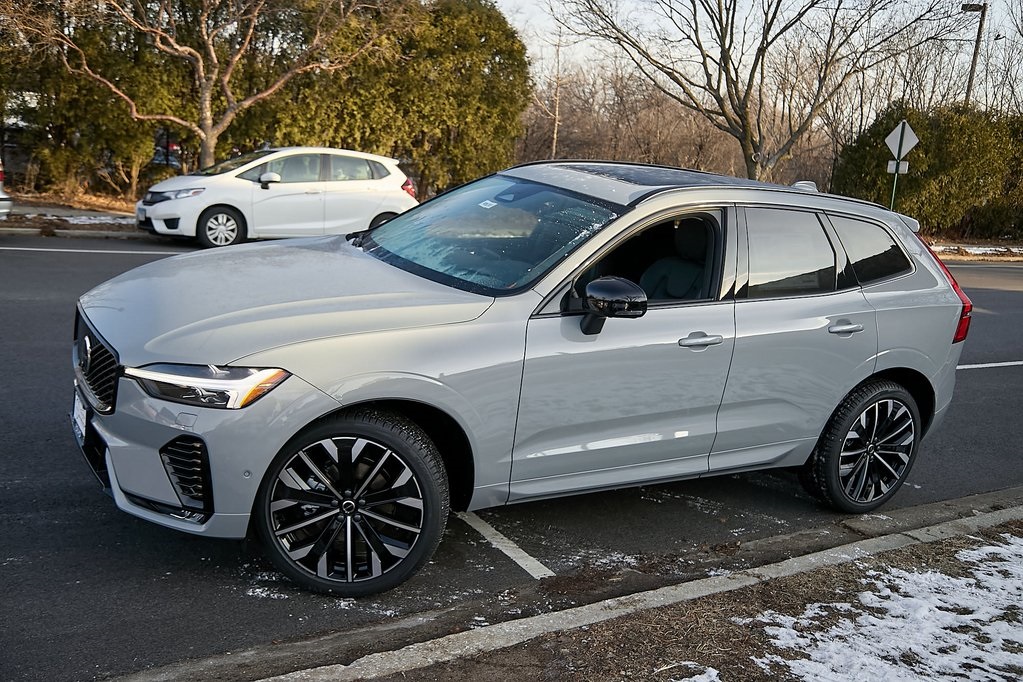 2026 VOLVO XC60 - Image 3