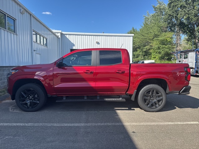 2025 Chevrolet Colorado Z71 photo 2