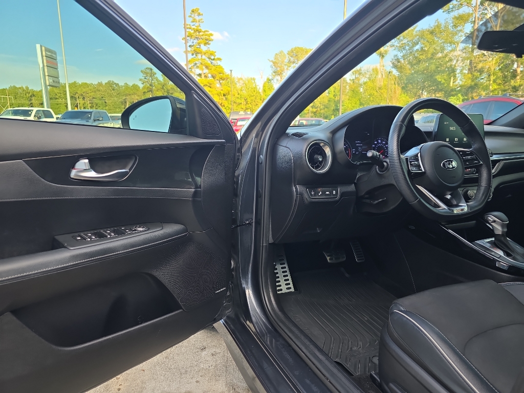2021 Kia Forte GT-Line photo 12