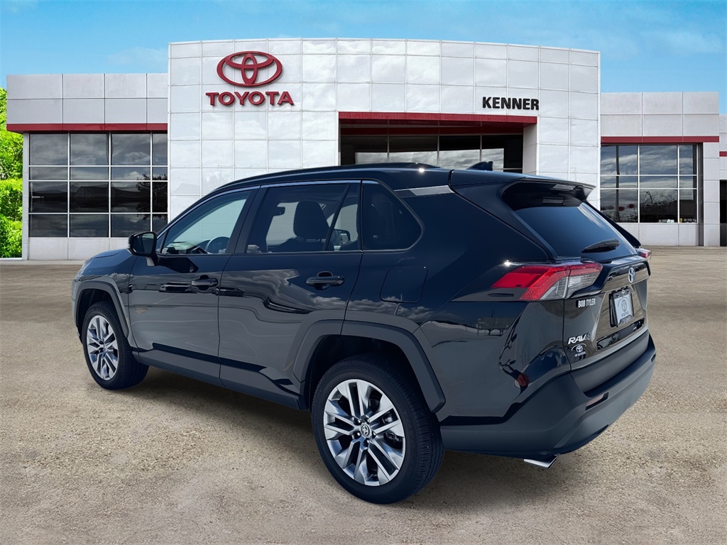 2023 Toyota RAV4 XLE Premium photo 3