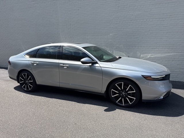 2024 Honda Accord Hybrid Touring photo 2