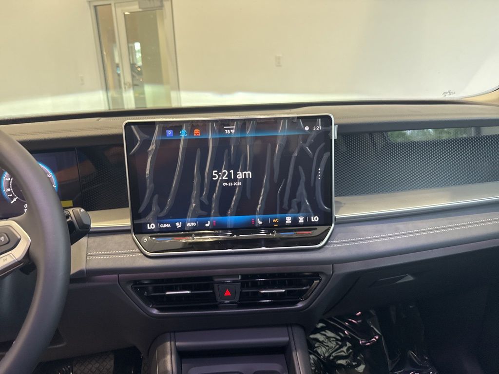2025 Volkswagen Tiguan SE photo 22
