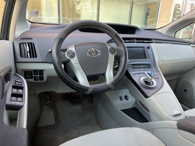 2011 Toyota Prius Three photo 9