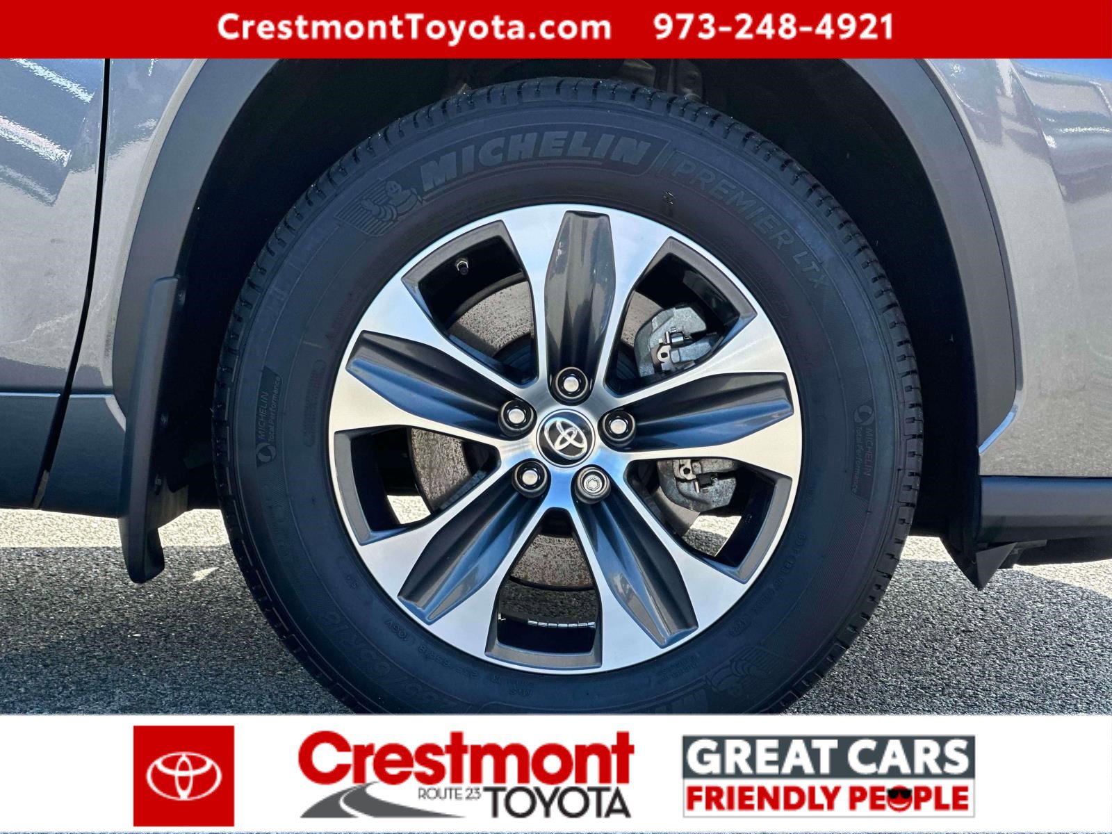 2025 Toyota Highlander XLE photo 4