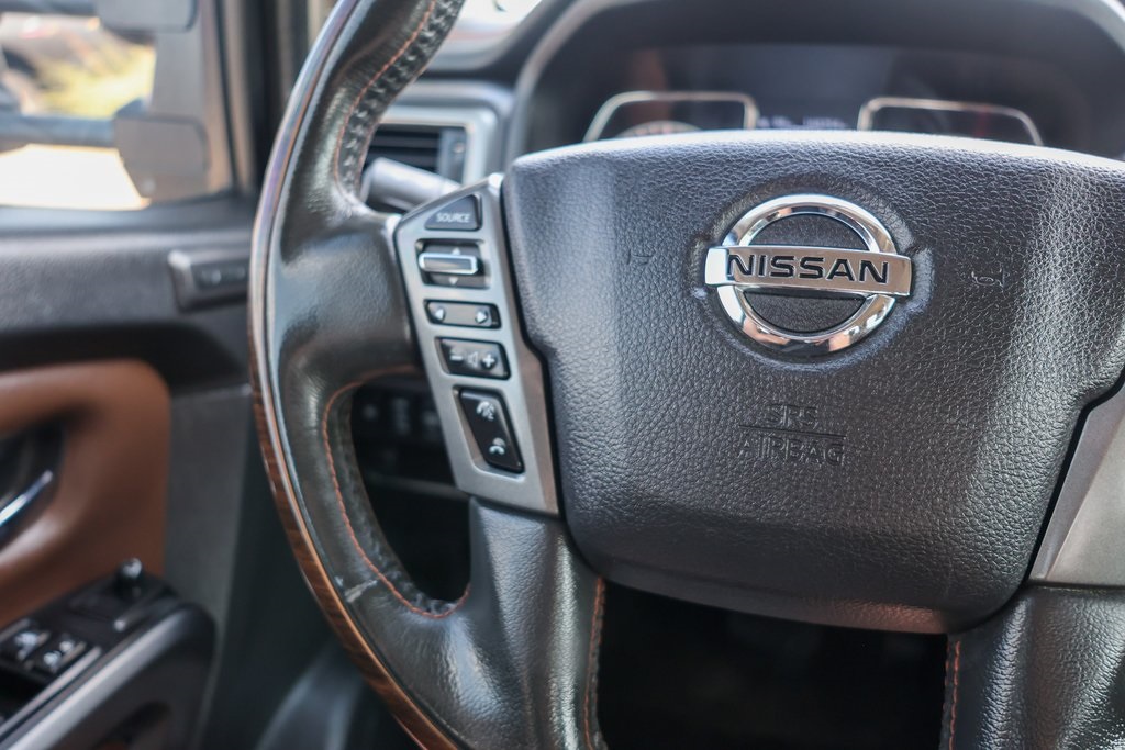 2016 Nissan Titan Platinum Reserve photo 10