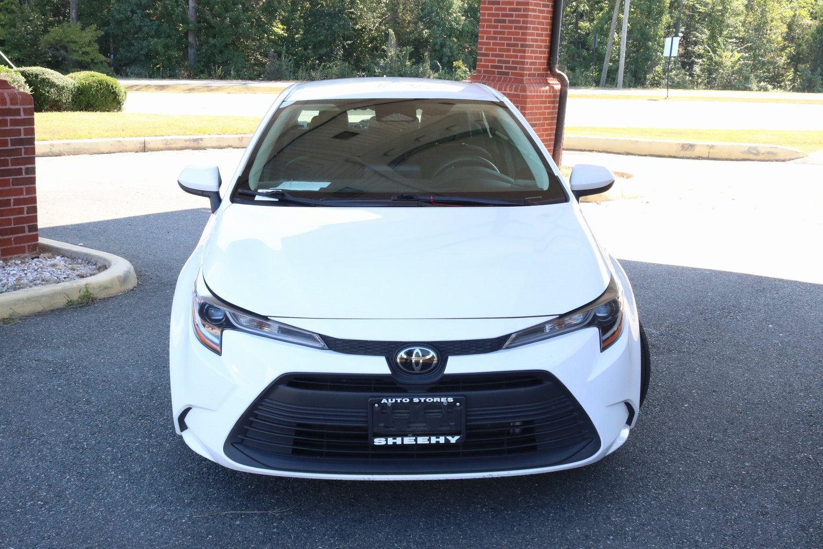 2023 Toyota Corolla LE photo 2