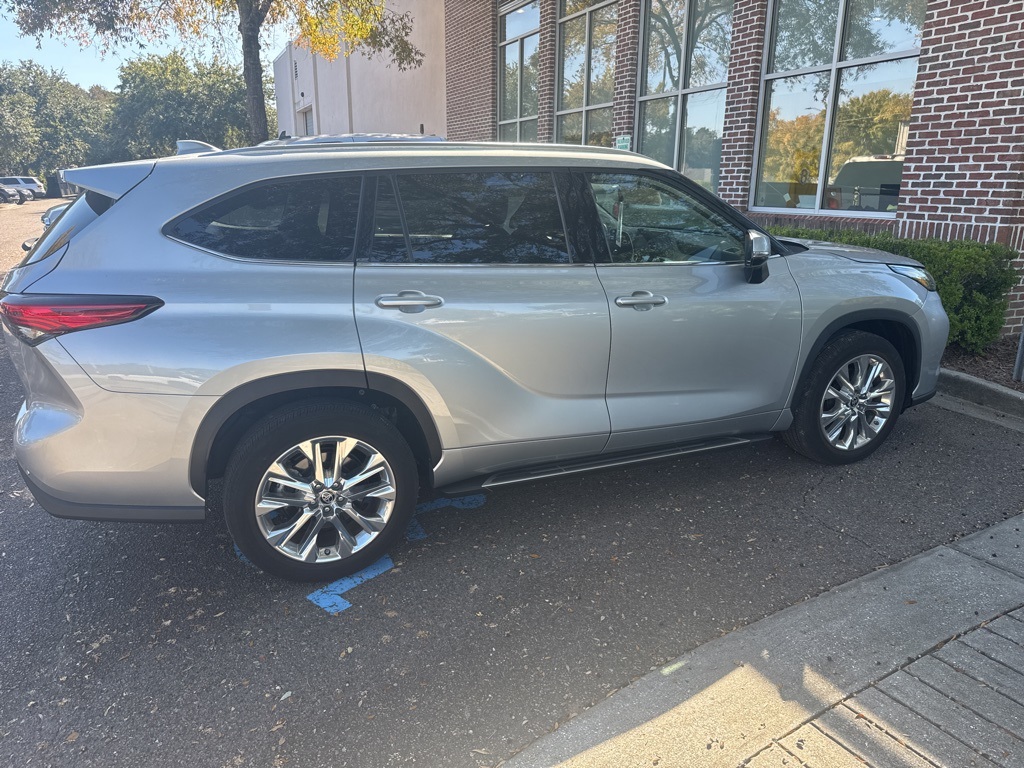 2023 Toyota Highlander Limited Platinum XLE XSE photo 3