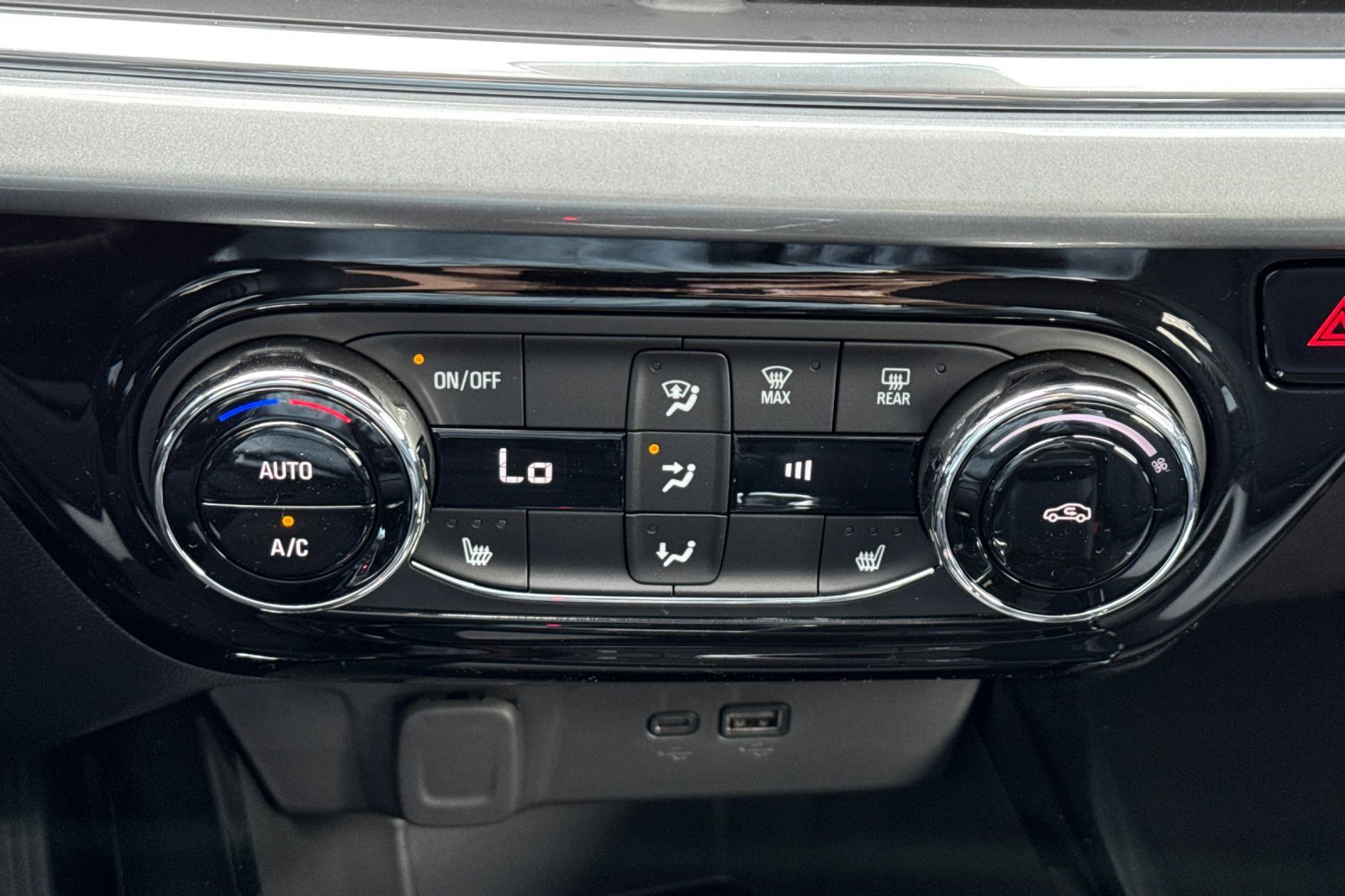 2025 Chevrolet Trax LT photo 18
