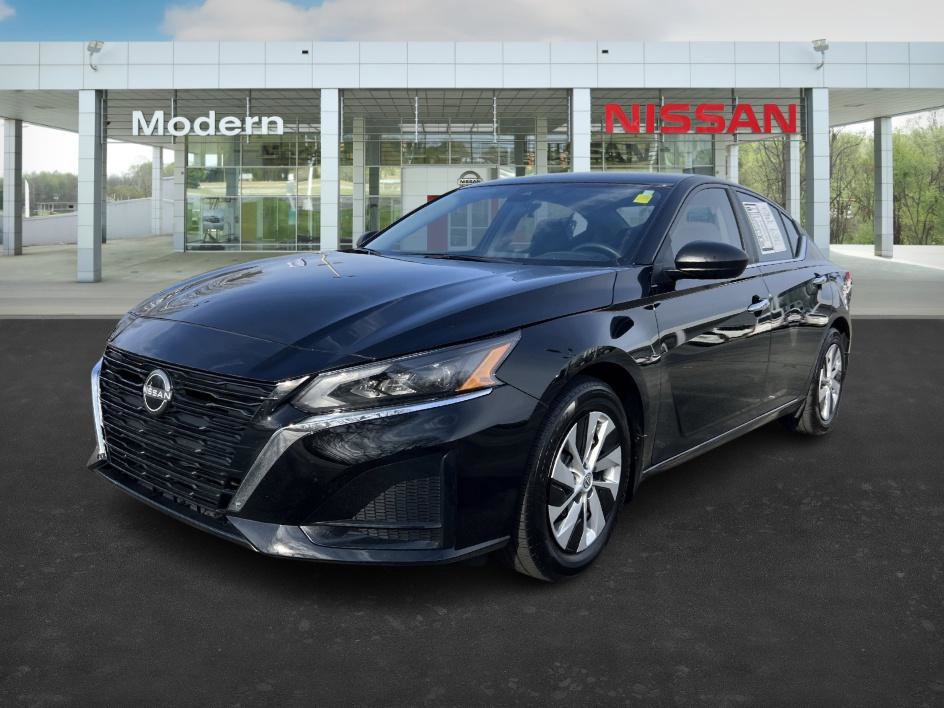 2025 Nissan Altima S's photo