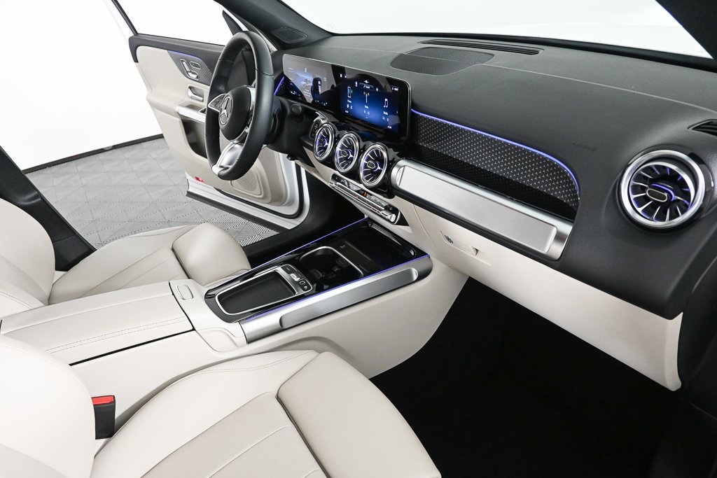 2025 Mercedes Benz GLB 250 photo 17