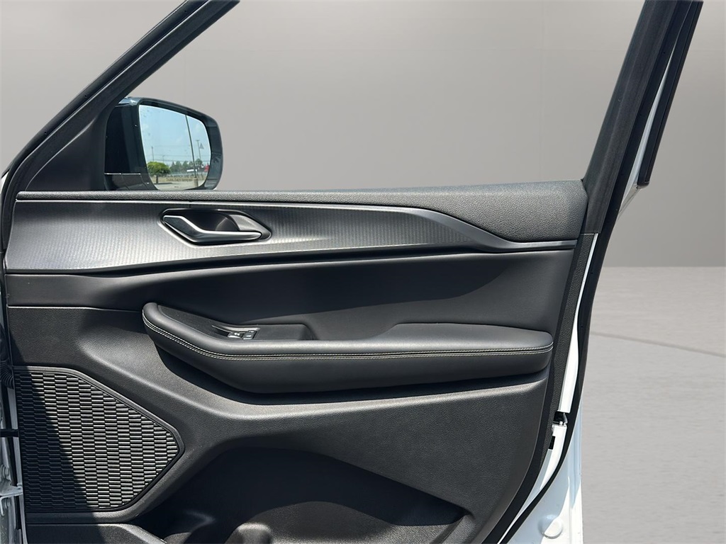 2023 Jeep Grand Cherokee Altitude photo 24