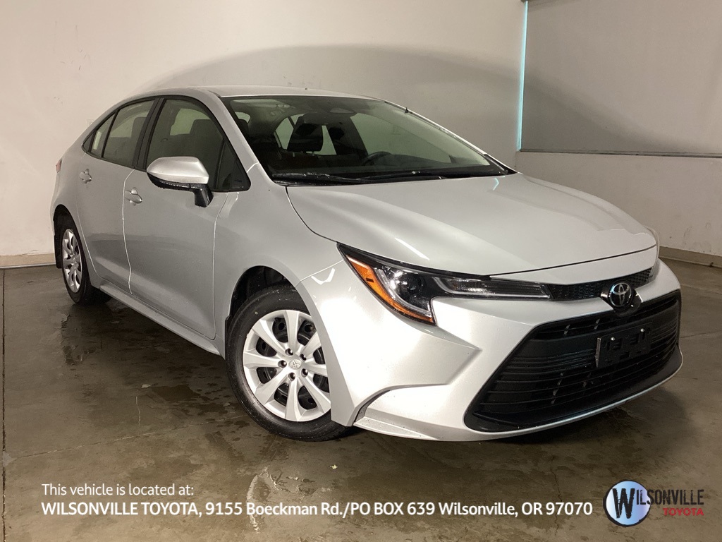 2025 Toyota Corolla LE's photo