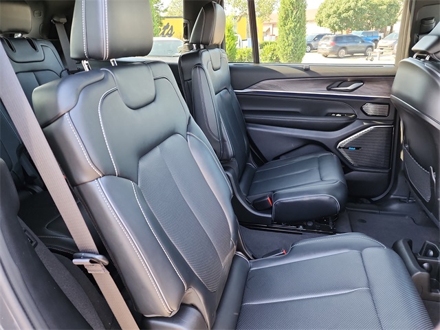 2021 Jeep Grand Cherokee Overland photo 19