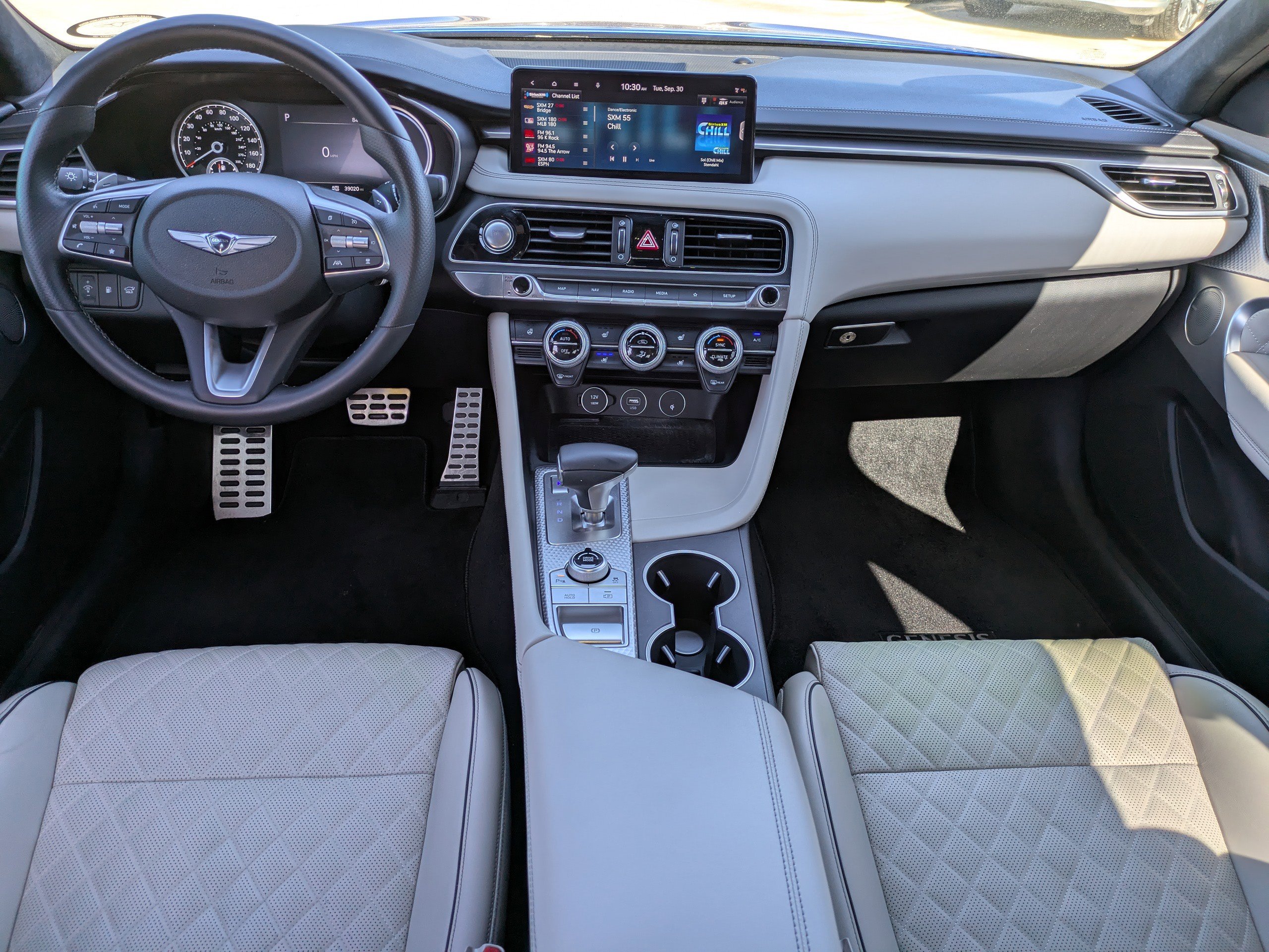 2023 Genesis G70 3.3T photo 9