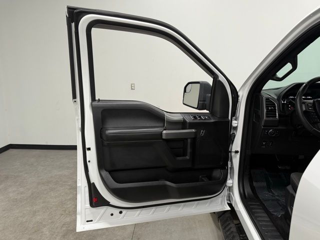 2016 Ford F-150 XLT photo 9