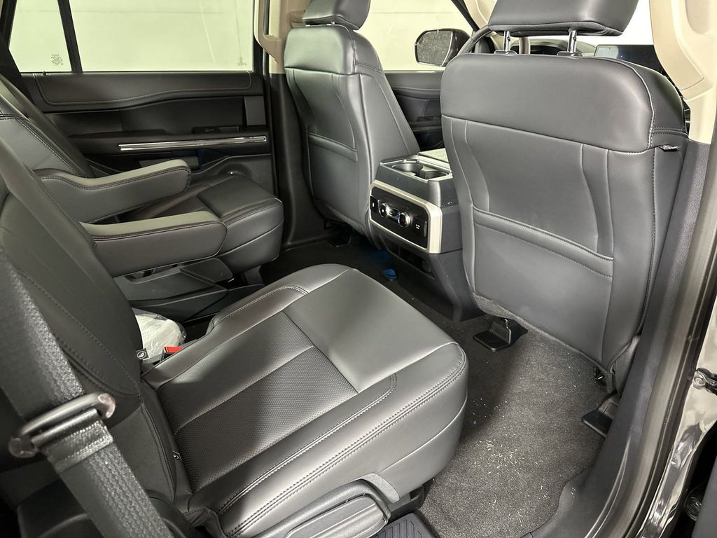 2024 Ford Expedition XLT photo 13