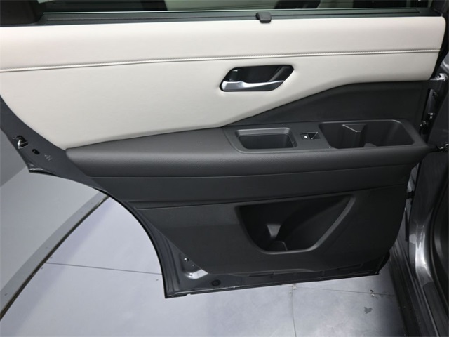 2025 Nissan Pathfinder SL photo 4