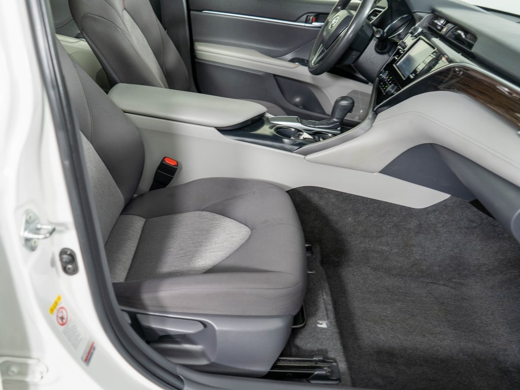 2018 Toyota Camry XLE XSE photo 8